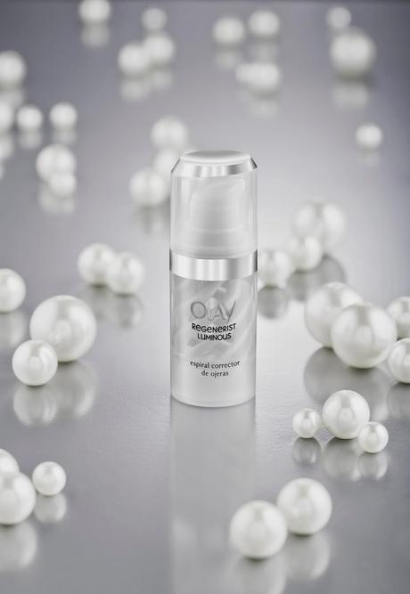 espiral corrector de ojeras regenerist luminous olay