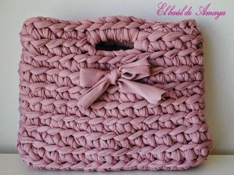 Bolso de trapillo con lazada Bolso de trapillo con lazada