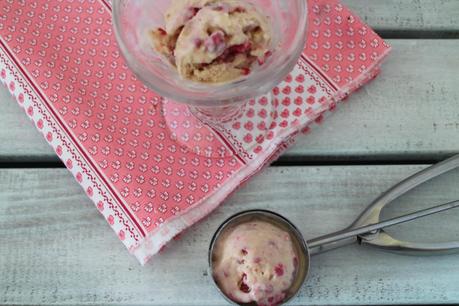 Helado de chocolate blanco con frambuesas {con heladera} Helado de chocolate blanco con frambuesas {con heladera}