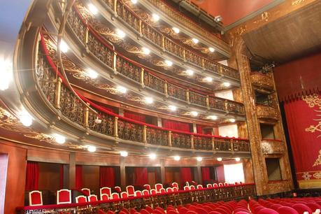 Teatro Español, teatro público