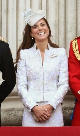 La Duquesa de Cambridge, estilo en Alexander McQueen, por el cumpleaños de la Reina Isabel