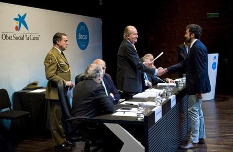 El almadenense Arturo Delgado recibe de manos del Rey la beca 'La Caixa' para cursar sus estudios en el extranjero El almadenense Arturo Delgado recibe de manos del Rey la beca 'La Caixa' para cursar sus estudios en el extranjero