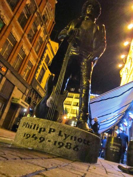 Phil Lynott - Cementerio de Saint Fintan (Dublin) Phil Lynott - Cementerio de Saint Fintan (Dublin)