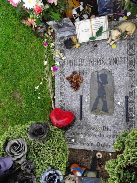 Phil Lynott - Cementerio de Saint Fintan (Dublin) Phil Lynott - Cementerio de Saint Fintan (Dublin)