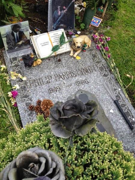 Phil Lynott - Cementerio de Saint Fintan (Dublin) Phil Lynott - Cementerio de Saint Fintan (Dublin)