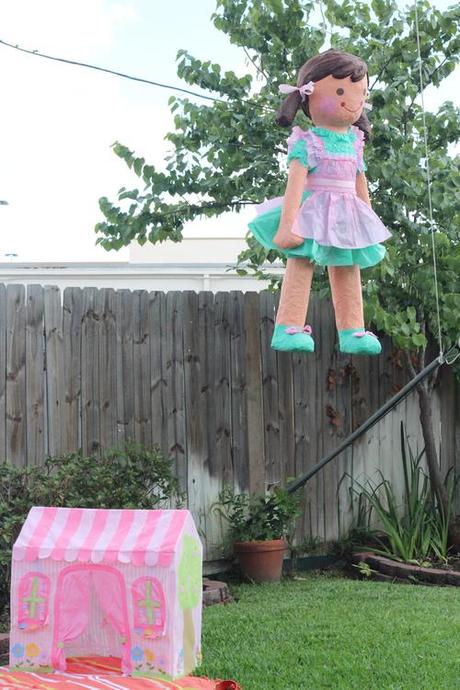 Eugenia cumple 3: La Piñata image