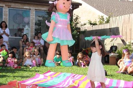 Eugenia cumple 3: La Piñata image