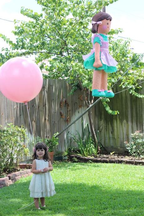 Eugenia cumple 3: La Piñata image