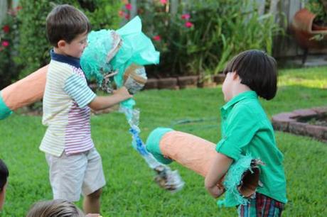 Eugenia cumple 3: La Piñata image