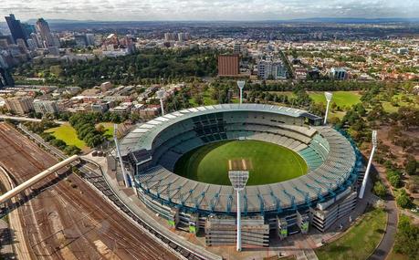 TOP 10 LOS ESTADIOS DE FUTBOL MAS GRANDES DEL MUNDO !!