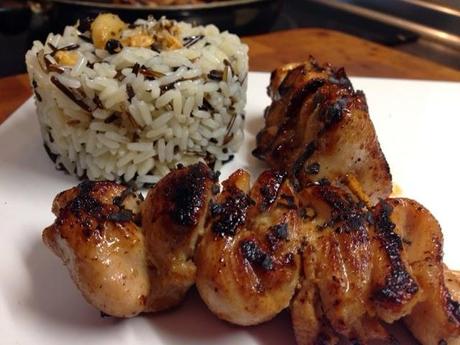 Arroz salvaje Sundori con brochetas de pollo Arroz salvaje Sundori con brochetas de pollo