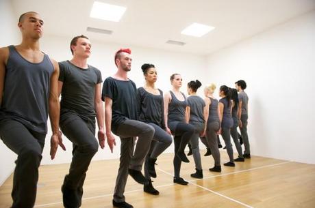 Allora & Calzadilla, Revolving Door, en su presentación en 11 Rooms, Manchester International Festival, 2011. Foto: Howard Barlow 14 rooms: La performance reina en ArtBasel 2014