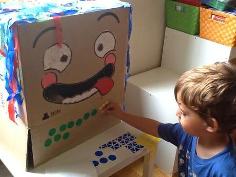 Una caja de cartón,una caja de sorpresas con Stockdidactic. Una caja de cartón,una caja de sorpresas con Stockdidactic.