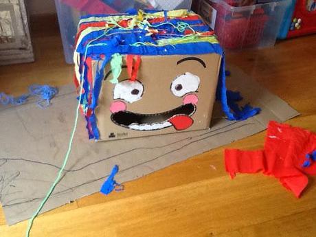 Una caja de cartón,una caja de sorpresas con Stockdidactic. Una caja de cartón,una caja de sorpresas con Stockdidactic.