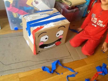 Una caja de cartón,una caja de sorpresas con Stockdidactic. Una caja de cartón,una caja de sorpresas con Stockdidactic.