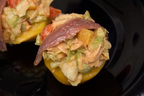 Melocotones rellenos de ensalada con anchoas Melocotones rellenos de ensalada con anchoas