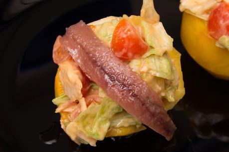 Melocotones rellenos de ensalada con anchoas Melocotones rellenos de ensalada con anchoas