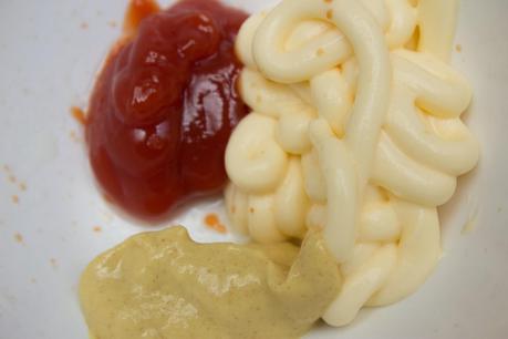 Melocotones rellenos de ensalada con anchoas Melocotones rellenos de ensalada con anchoas