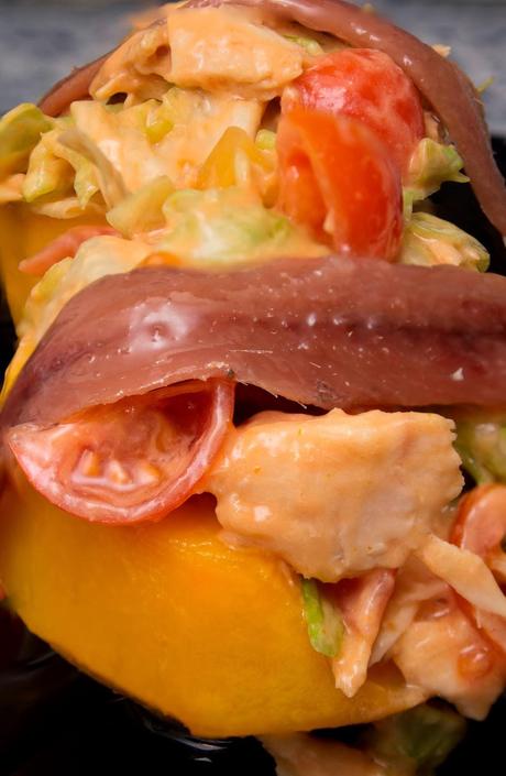Melocotones rellenos de ensalada con anchoas Melocotones rellenos de ensalada con anchoas