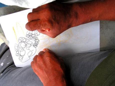 En tendedero, arte para pacientes psiquiátricos KONICA MINOLTA DIGITAL CAMERA