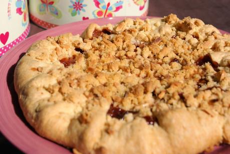 Galette de melocotón con crumble de almendra Galette de melocotón con crumble de almendra