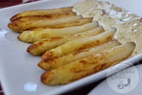 ESPARRAGOS A LA PLANCHA CON SALSA DE NUECES ESPARRAGOS A LA PLANCHA CON SALSA DE NUECES