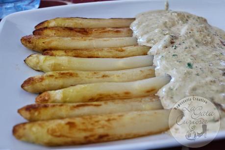 ESPARRAGOS A LA PLANCHA CON SALSA DE NUECES ESPARRAGOS A LA PLANCHA CON SALSA DE NUECES