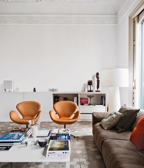 UNA CASA ART NOUVEAU EN BARCELONA CON SUELO DE BALDOSA EN FORMA DE FLOR UNA CASA ART NOUVEAU EN BARCELONA CON SUELO DE BALDOSA EN FORMA DE FLOR