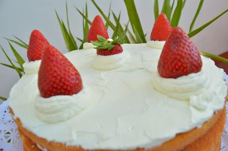 TARTA DE FRESAS Y NATA TARTA DE FRESAS Y NATA