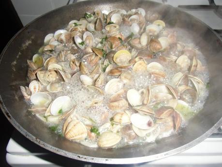Almejas en salsa verde Almejas en salsa verde
