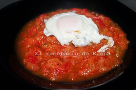 Fritada con huevo escalfado Fritada con huevo escalfado