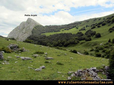 Ruta Lindes - Peña Rueda - Foix Grande: Vista de la Peña Arpín