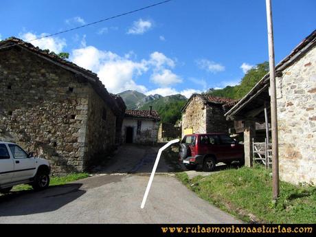 Ruta Lindes - Peña Rueda - Foix Grande: Saliendo de Lindes