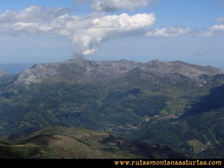 Ruta Lindes - Peña Rueda - Foix Grande: Vista de la sierra del Aramo