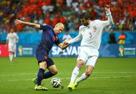 Fuente: as.com 422937_heroa 422937_heroa Piqué fue claramente superado en Holanda - España españa España, demuestra quién eres 422937 heroa