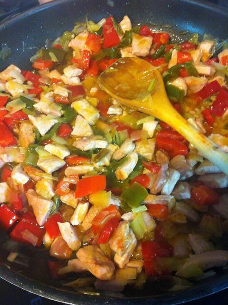 Paella Con Lomo Y Dos Pimientos Paella Con Lomo Y Dos Pimientos