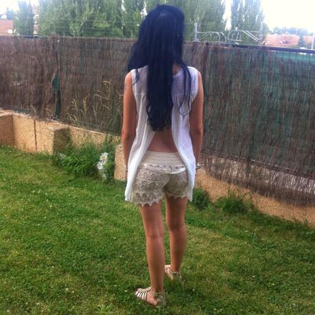 Moda Camiseta Primark, Shorts Encaje y Bolso Perro Moda Camiseta Primark, Shorts Encaje y Bolso Perro