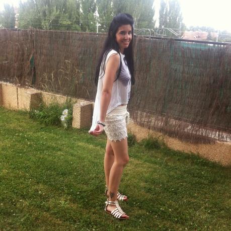 Moda Camiseta Primark, Shorts Encaje y Bolso Perro Moda Camiseta Primark, Shorts Encaje y Bolso Perro