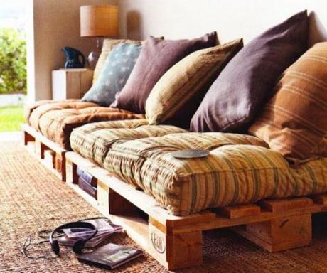 Un sofa con Palets