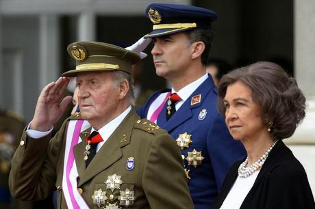 Felipe VI sube; Juan Carlos I se va. La otra cara de la proclamación.