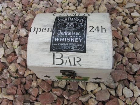 Encargo de unas cajas con temática de vinos y licores Encargo de unas cajas con temática de vinos y licores