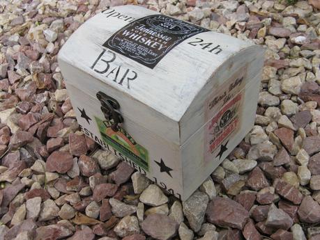 Encargo de unas cajas con temática de vinos y licores Encargo de unas cajas con temática de vinos y licores