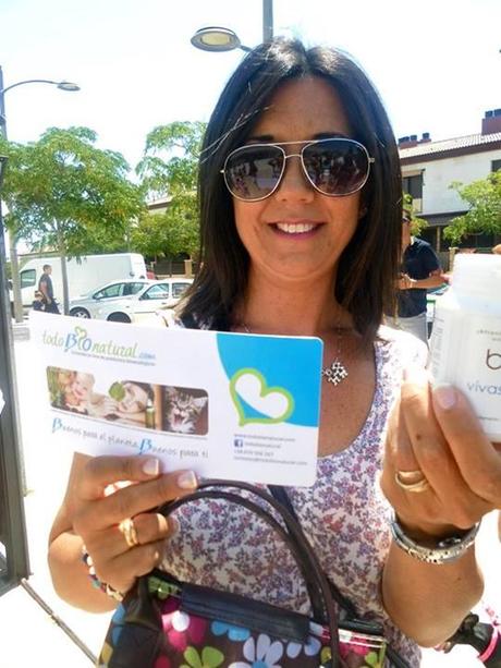 Tester suplementos y biosuplementos con TODOBIONATURAL. http://www.todobionatural.com/bg-vivasleep Pilar Reyes, Divi-Divina, va a probar: bg vivasleep - 60 cápsulas bg vivasleep es un suplemento alimenticio que contiene extractos de plantas, vitaminas y aminoácidos. bg vivasleep está indicado para ayudar a conciliar el sueño y facilitar el descanso nocturno. Sin embargo, no dificulta el despertar. Componentes: Extracto de valeriana (Variana officinalis), Extracto de ashwagandha (Withania somnifera), Extracto de cúrcuma (Curcuma longa), L-Teanina, L-Triptófano, Niacina, Vitamina B6. Posología: 2 cápsulas una hora antes de acostarse. Recomendaciones: seguir la dosis recomendada. No se recomienda a mujeres embarazadas o en período de lactancia. Mantener fuera del alcance de los niños. No tomar como sustituto de una dieta equilibrada. Conservar en lugar fresco y seco. Precauciones: por su contenido en nicotinamida puede causar enrojecimiento facial, que desaparece en 20-30 minutos. El triptófano puede causar somnolencia durante el día. No se debe tomar triptófano si se están tomando fármacos antidepresivos o tranquilizantes, o si se sufre alguna enfermedad hepática.