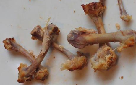 Huesos de alitas de pollo