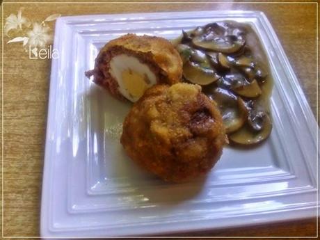 Huevos a la escocesa con salsa de champiñones Huevos a la escocesa con salsa de champiñones