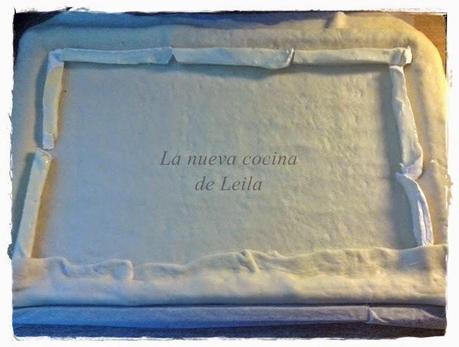 Pizza con espinacas y huevos de codorniz Pizza con espinacas y huevos de codorniz