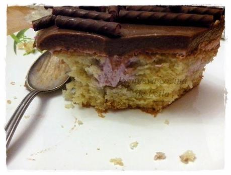 Poke cake con gelatina de chocolate