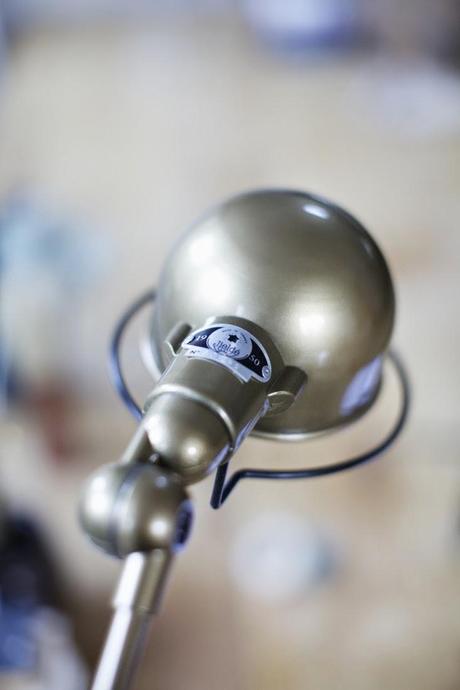 Edición especial, en color bronce, de la Jielde de sobremesa Edición especial, en color bronce, de la Jielde de sobremesa