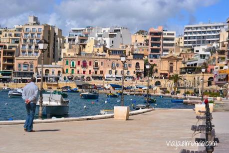 Spinola Bay en St. Julians; Malta
