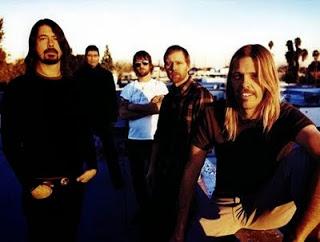 Foo Fighters haciendo versiones de los Stones, Queen, Van Halen y Alice Cooper Foo Fighters haciendo versiones de los Stones, Queen, Van Halen y Alice Cooper